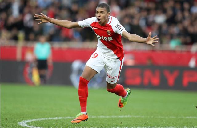 术家乔治·达维（George Dawe）的一组复古肖像画在Reddit上火了起来。
