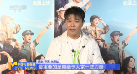 惊悚片《手机》曝光剧照 孙贤周首尔市中心狂奔 2015-09-14 孙贤周主演的推理惊悚新片《手机》于日前曝光一组剧照，该片讲述的是在妻子被杀害之后，丈夫生活失意，但因为磁场异常，他可以和过去的妻子通电话，从而引发的故事，是一部惊悚类型片。
